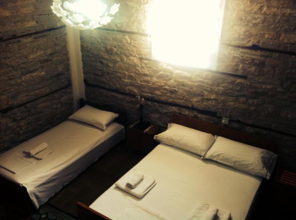 Guesthouse Celo Gjirokastra Kültér fotó