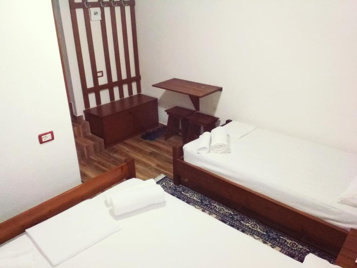 Guesthouse Celo Gjirokastra Kültér fotó